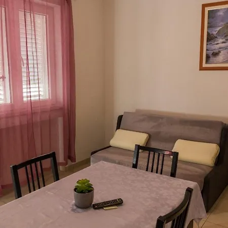 Apartment In With Terrace, Air Conditioning, Wifi